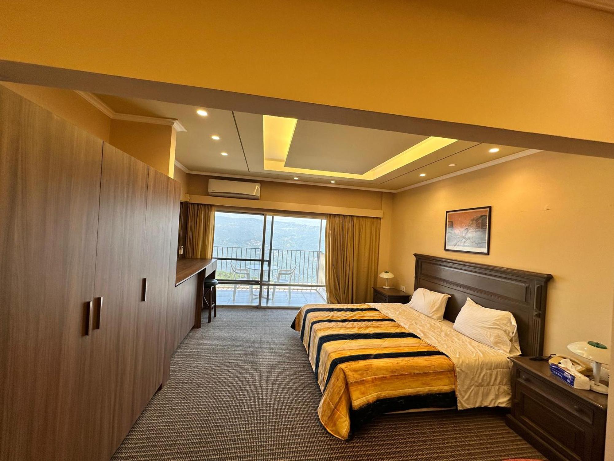 Le Crillon Hotel Brummana Exterior foto